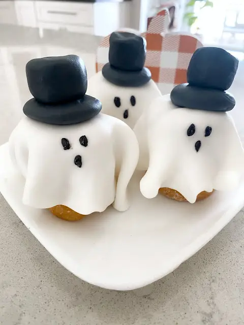 Fondant Covered Donut Ghosts