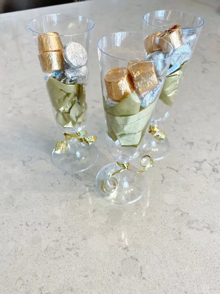 Champagne on sale glass favors