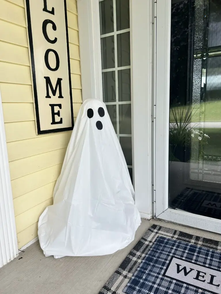 Easy DIY Tomato Cage Halloween Ghosts